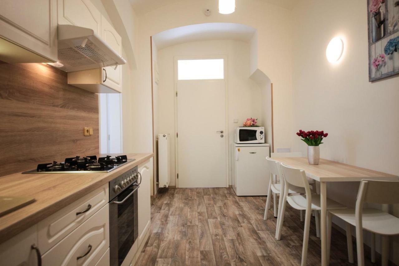 プラハFamily Duplex On Wenceslas Squareアパートメント エクステリア 写真